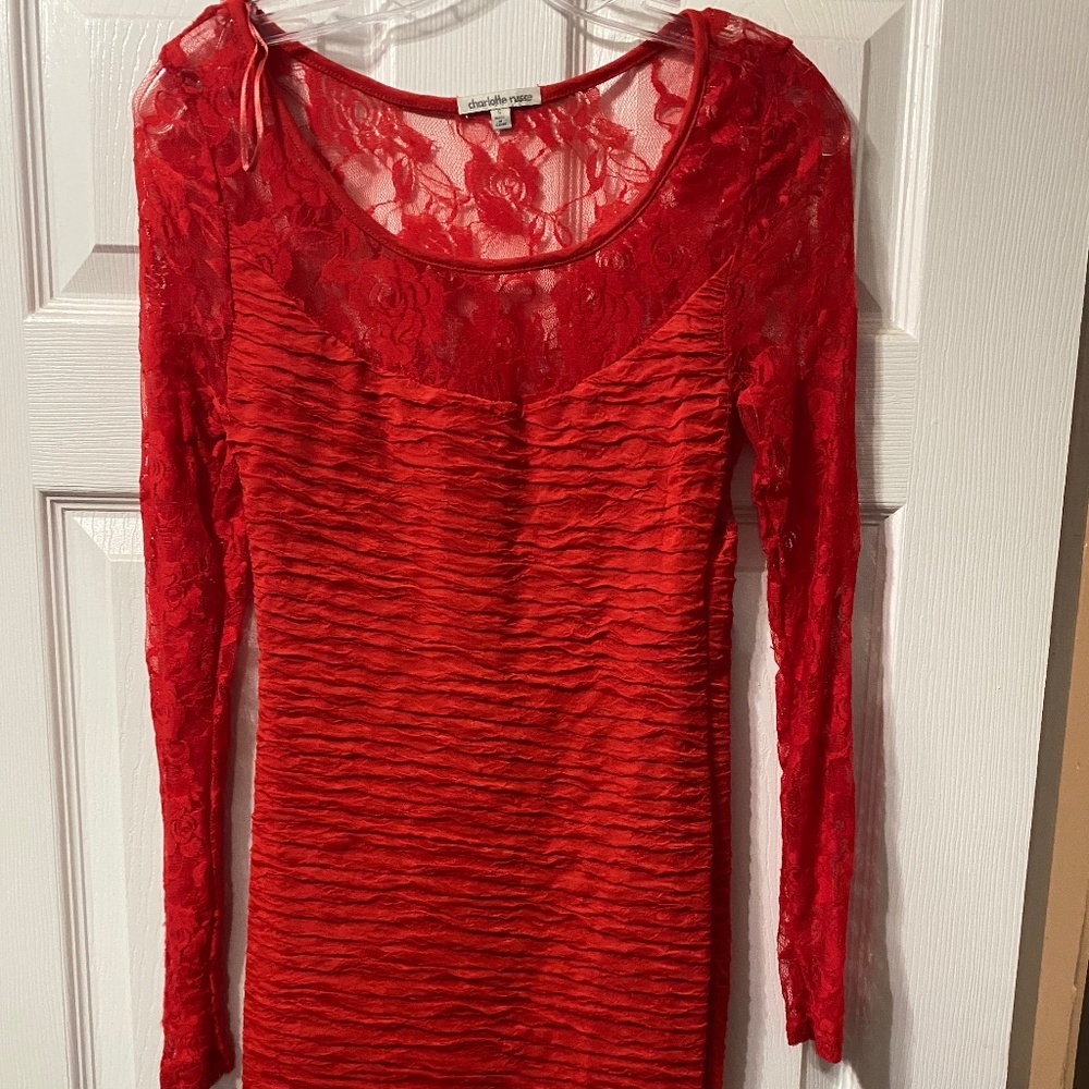 Red lace sleeve & rouged dress